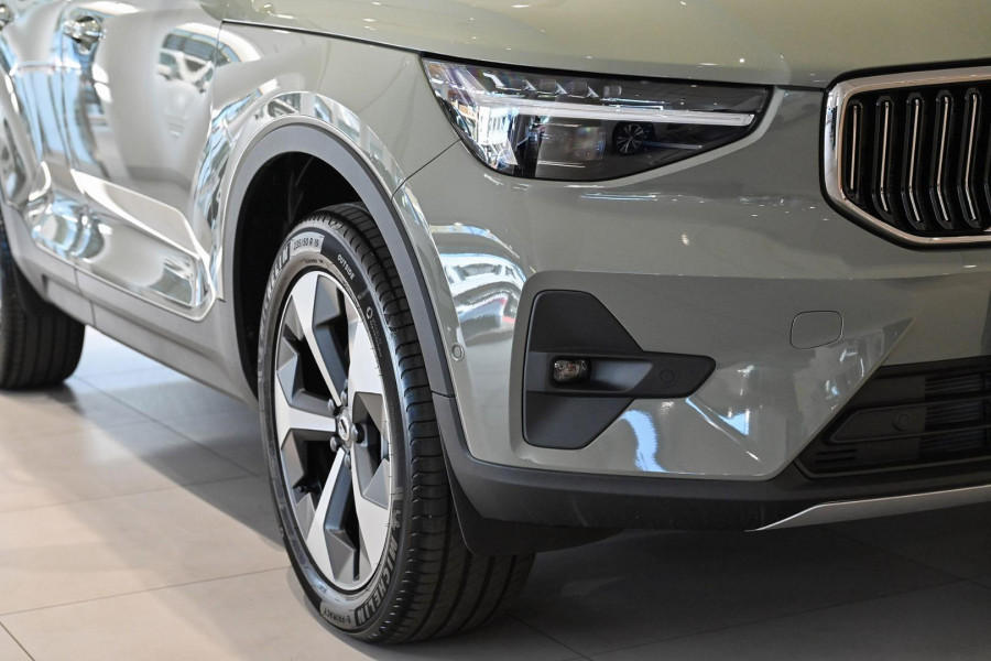 2024 MY25 Volvo XC40 XZ Ultra B4 Bright SUV Image 19