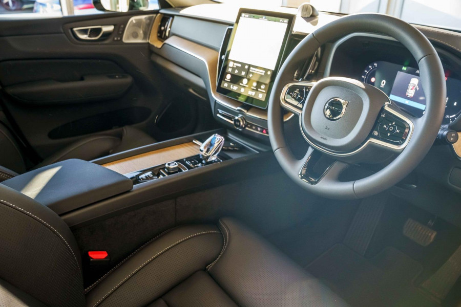 2026 Volvo XC60 UZ Ultra B5 Dark SUV Image 4