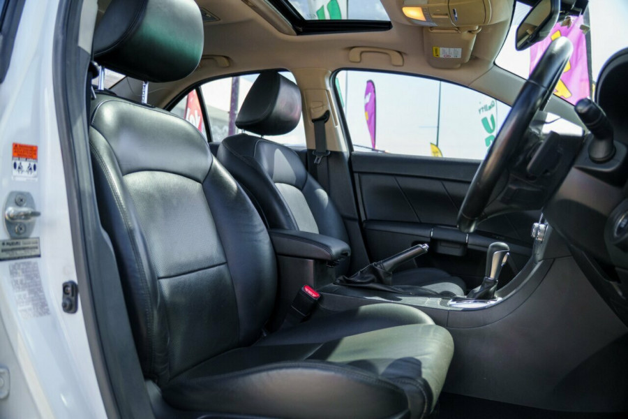 2010 MY11 Suzuki Kizashi FR Prestige Sedan Image 17