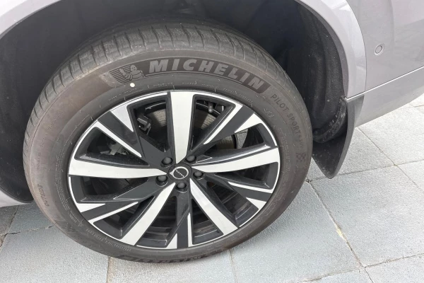 2025 Volvo XC90 L Series Ultra T8 Plug-In Hybrid SUV Image 9