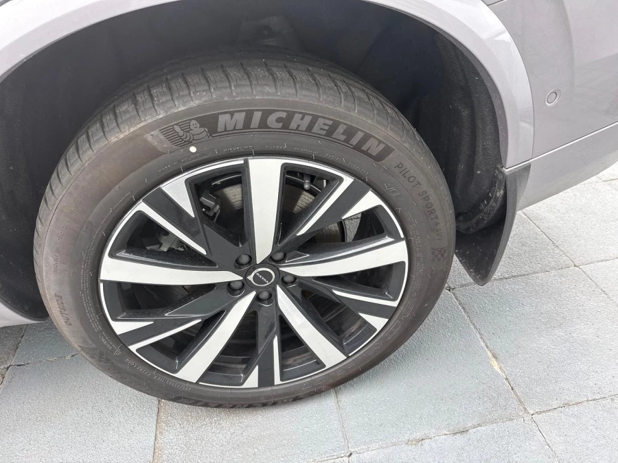2025 Volvo XC90 L Series Ultra T8 Plug-In Hybrid SUV Image 9