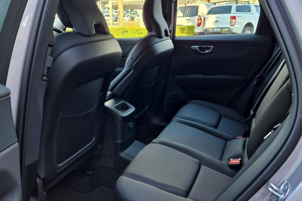 2026 Volvo XC60 UZ Plus T8 Plug-in Hybrid Dark SUV Image 11