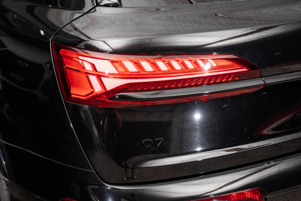 2024 MY25 Audi Q7 4M 55 TFSI S line SUV image 21