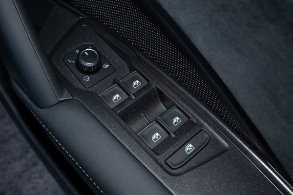 2026 Volkswagen Tayron R4 200TSI eHybrid R-Line SUV image 10