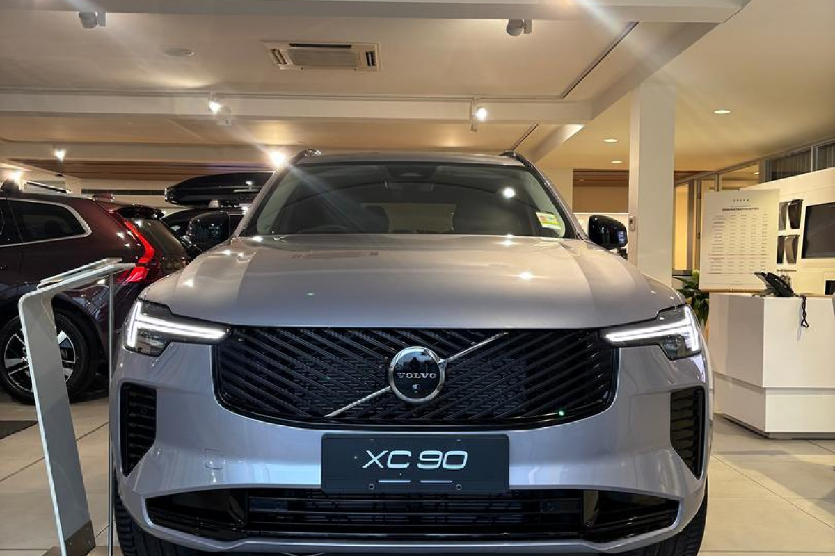 2026 Volvo XC90 L Series Ultra B5 Dark SUV