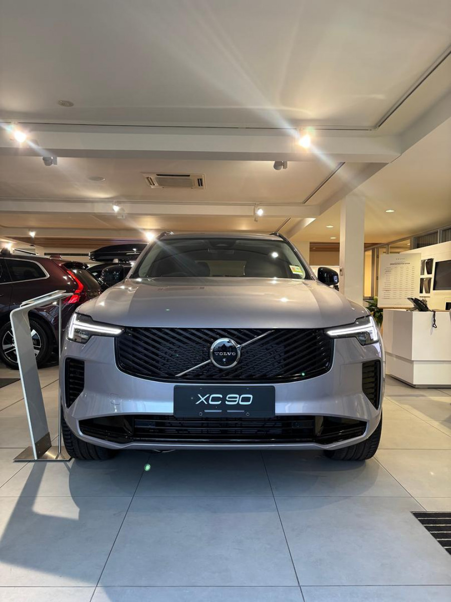 2026 Volvo XC90 L Series Ultra B5 Dark SUV Image 1