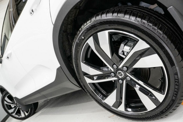 2026 Volvo XC40 XZ Ultra B4 Dark SUV Image 4