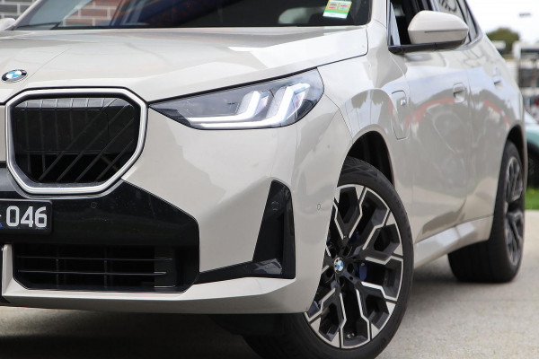 2025 BMW X3 G45 30e xDrive SUV image 3