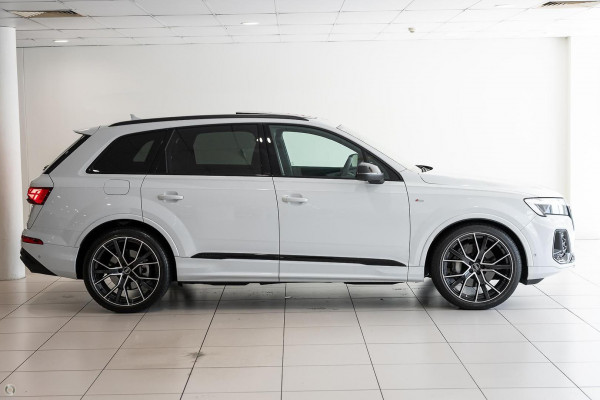 2025 Audi Q7 4M 50 TDI S line SUV image 3