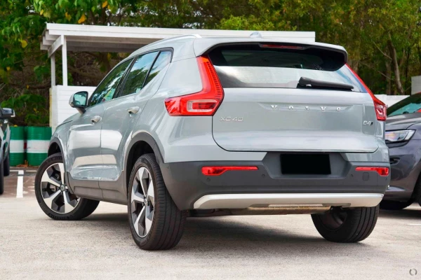 2025 MY26 Volvo XC40 XZ Ultra B4 Bright SUV Image 4