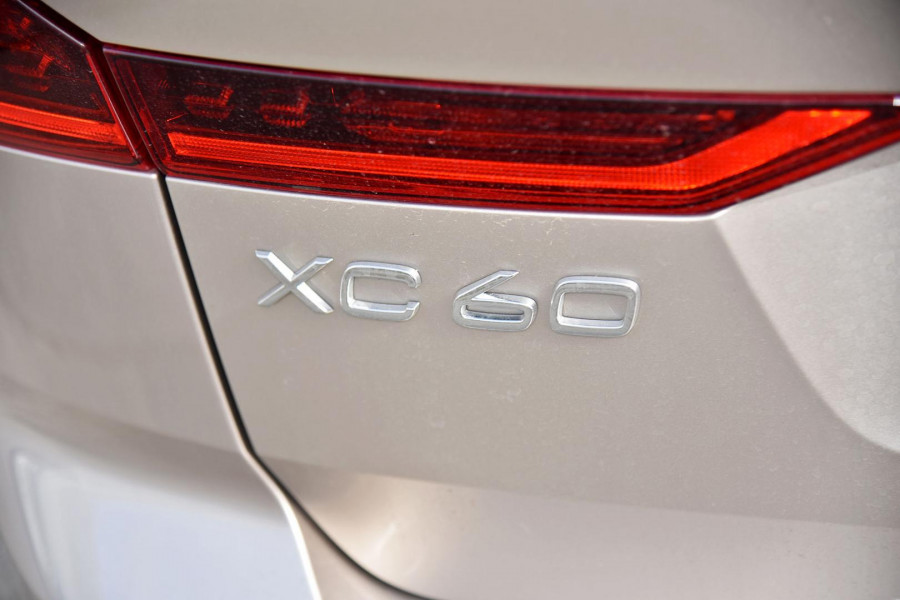2025 MY26 Volvo XC60 UZ Ultra T8 Plug-in Hybrid Dark SUV Image 19