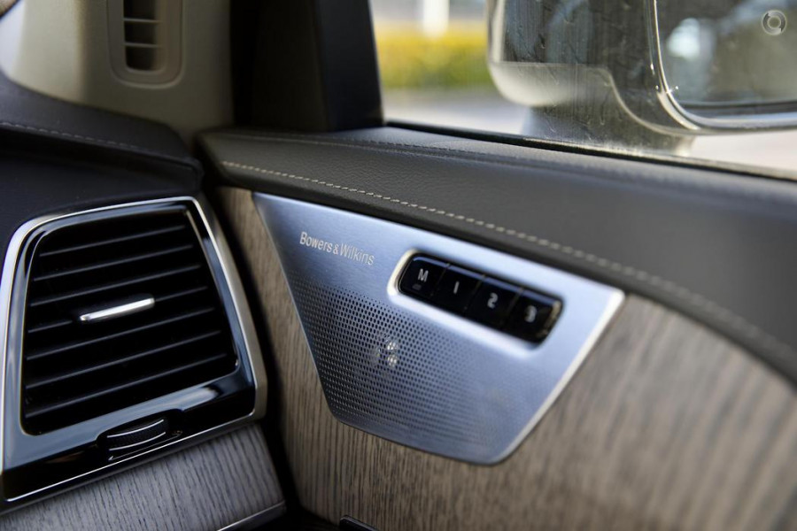2024 Volvo XC90 L Series Recharge Ultimate T8 Plug-In Hybrid SUV Image 23