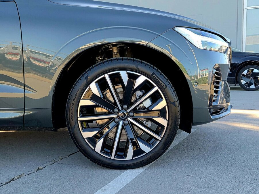2026 Volvo XC60 UZ Ultra T8 Plug-in Hybrid Dark SUV Image 3