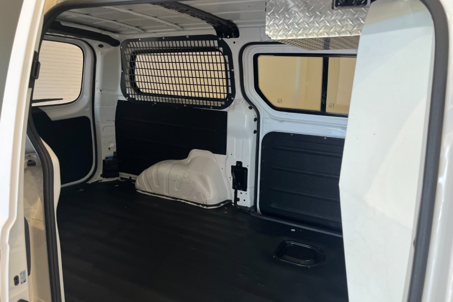 2017 Hyundai iLoad TQ3-V Series II  Van Image 15