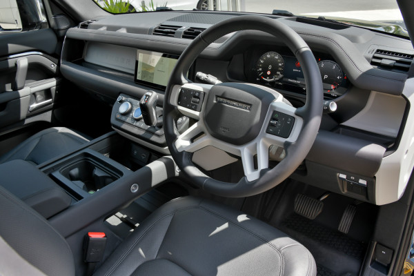 2024 Land Rover Defender L663 110 Hard Top S SUV image 4