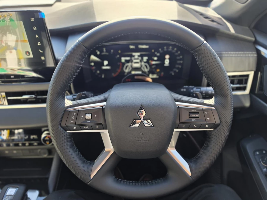 2026 Mitsubishi Outlander ZM Black Edition SUV Image 31