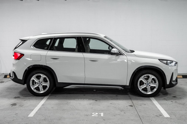 2024 BMW iX1 U11 eDrive20 xLine SUV image 3