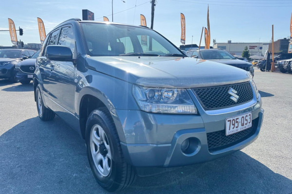 2005 Suzuki Grand Vitara JB  SUV Image 6