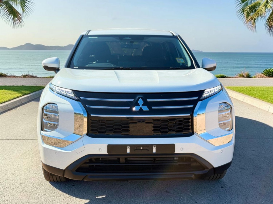 2025 Mitsubishi Outlander ZM ES SUV Image 2