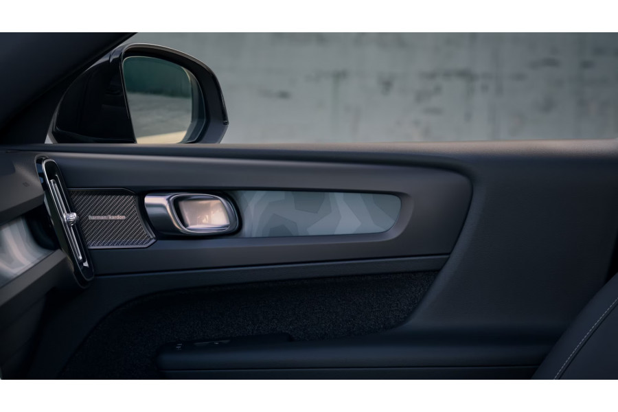 2025 MYon Volvo EX40  Black Edition SUV Image 8