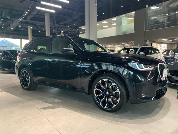 2025 BMW X3 G45 30e xDrive SUV image 3