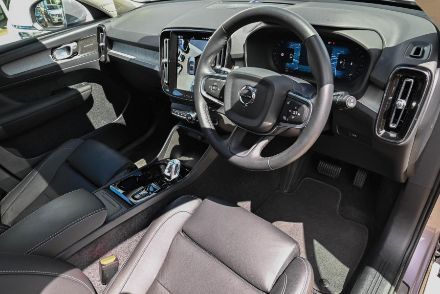 2025 MY26 Volvo XC40 XZ Ultra B4 Bright SUV Image 6
