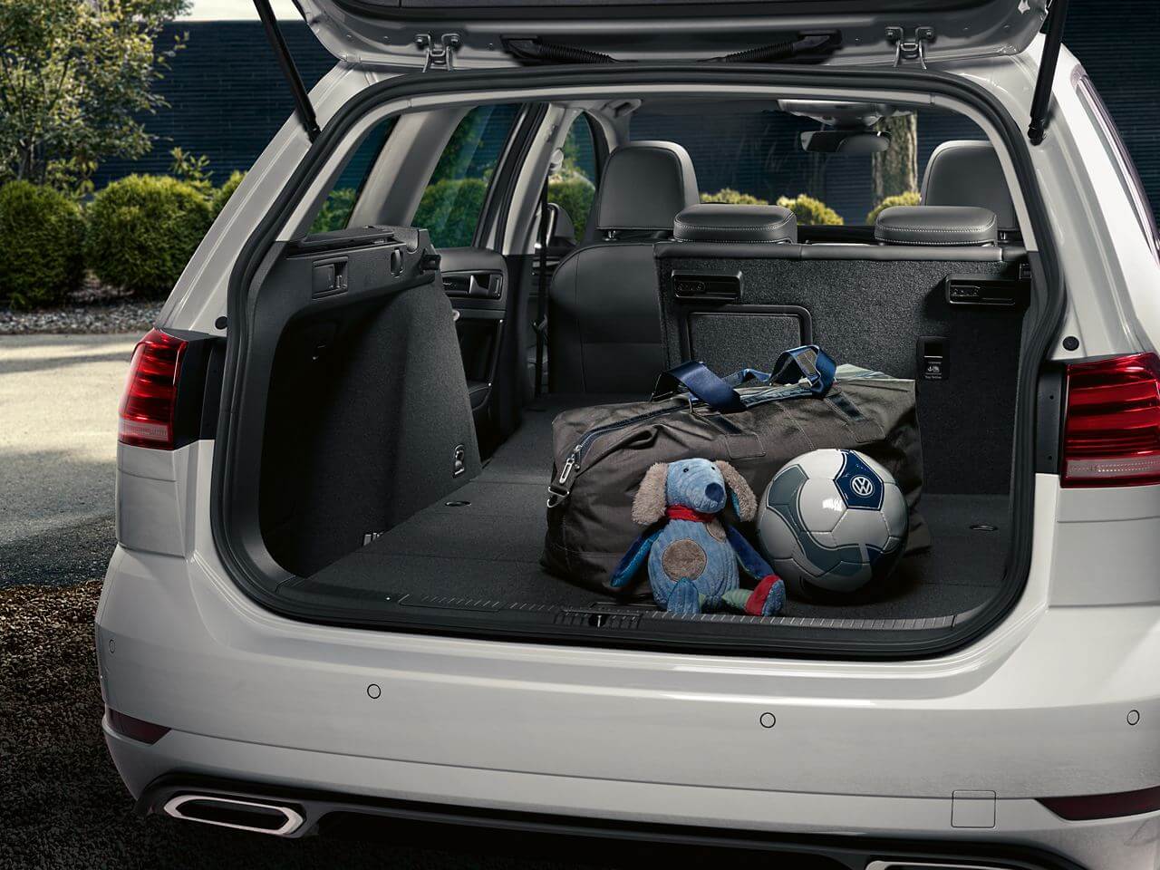 It's a Golf with <strong>more space</strong> Image