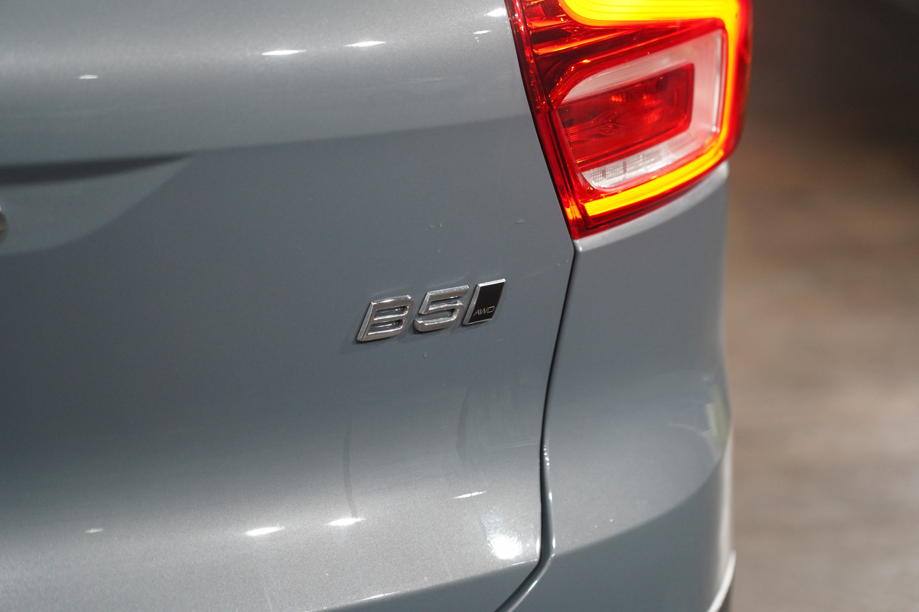 2022 Volvo Xc40 Ultimate B5 Dark Mhev SUV Image 10