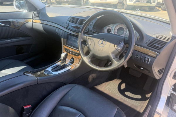 2004 Mercedes-Benz E-Class W211 E500 Elegance Sedan Image 14