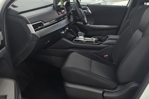 2025 Mitsubishi Outlander ZM LS SUV Image 9