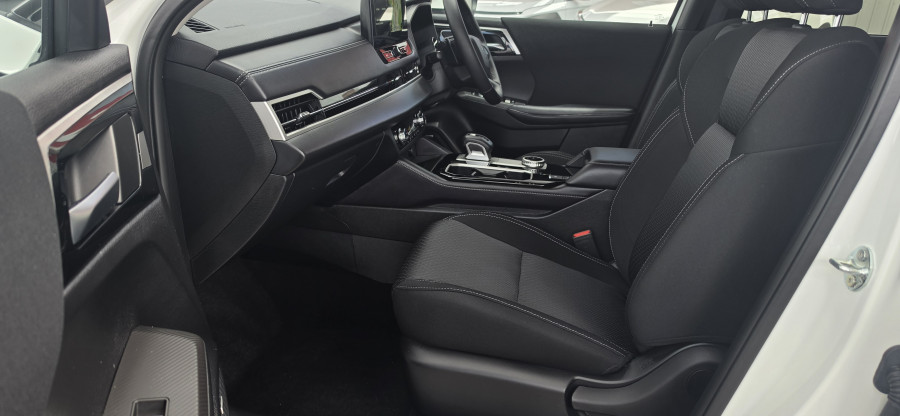 2025 Mitsubishi Outlander ZM LS SUV Image 9