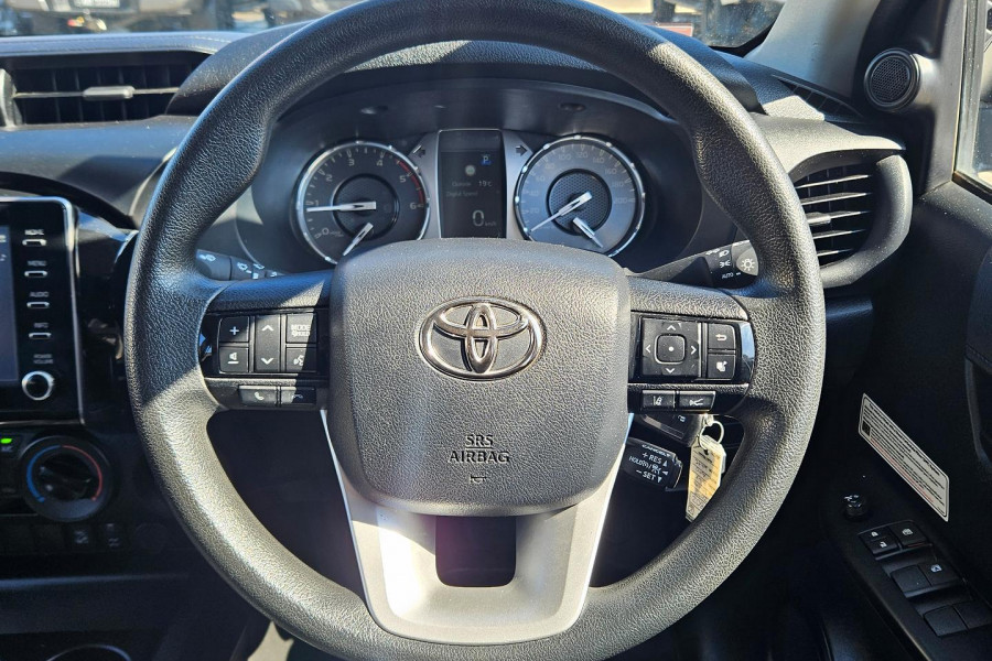 2022 Toyota HiLux GUN126R SR Double-Cab Pick-Up Image 16