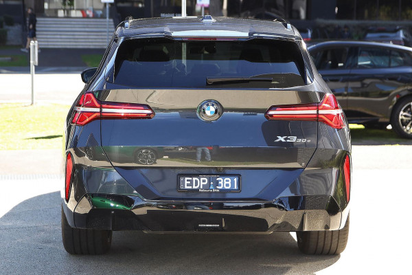 2025 BMW X3 G45 30e xDrive SUV image 3