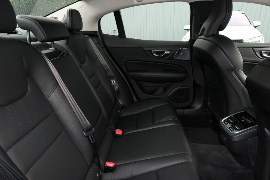 2022 Volvo S60  B5 Inscription Sedan Image 9