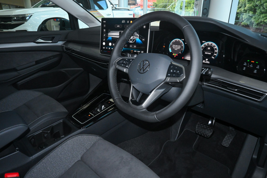 2024 MY25 Volkswagen Golf 8.5 110TSI Style Hatch Image 7