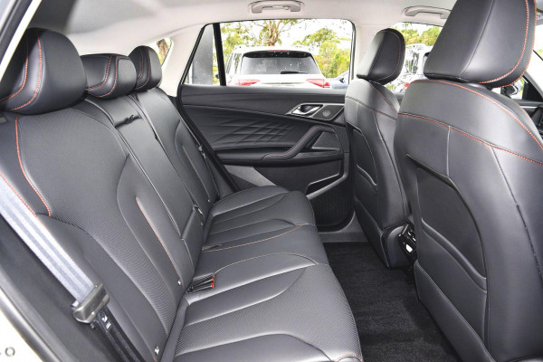 2025 MG HS AS33 Excite SUV Image 7