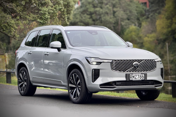 2025 Volvo XC90 L Series B5 AWD Plus SUV Image 11