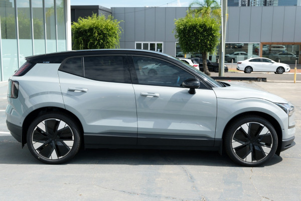 2024 Volvo EX30  Twin Motor Performance Ultra SUV Image 3