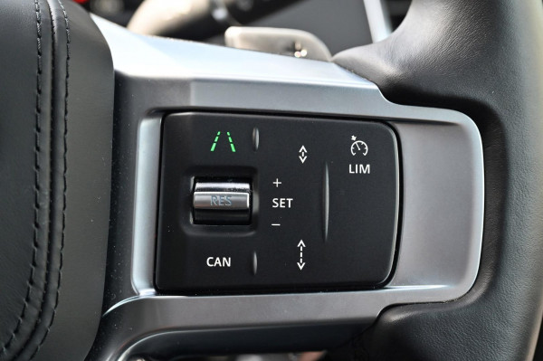 2025 Land Rover Discovery Series 5 D350 Dynamic HSE SUV image 17