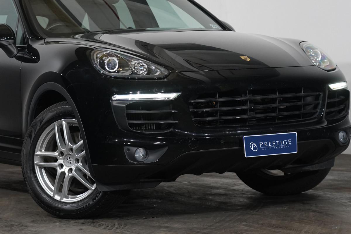 2016 Porsche Cayenne Diesel SUV Image 2
