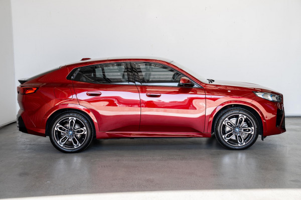 2024 BMW iX2 U10 xDrive30 M Sport SUV image 3