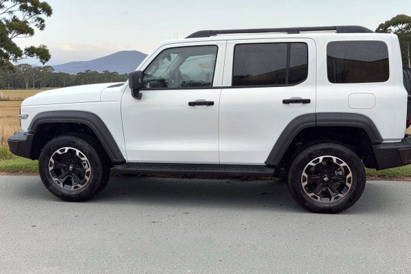 2026 GWM Tank 300 P01 Ultra Hi4-T PHEV SUV Image 4