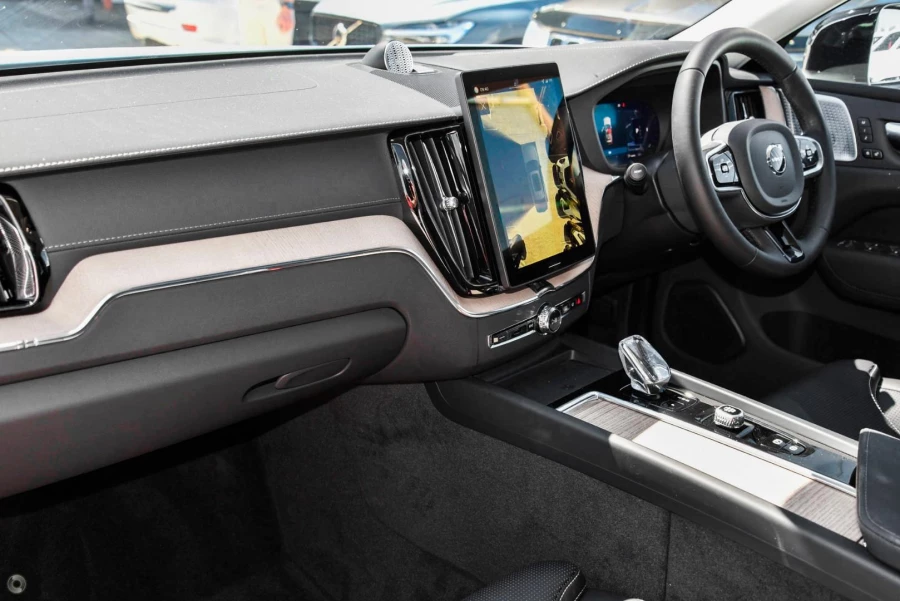 2026 Volvo XC60 UZ Ultra B5 Dark SUV Image 7