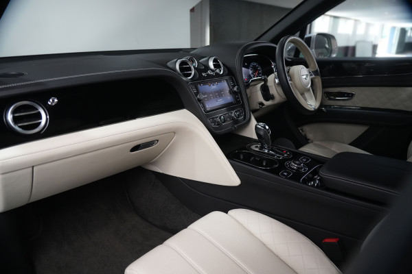 2017 Bentley Bentayga W12 SUV Image 28