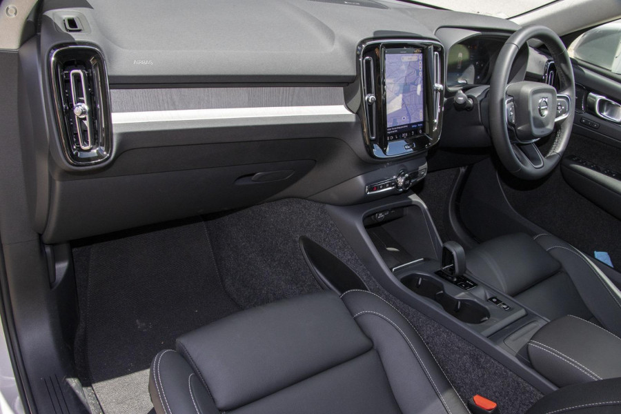 2025 Volvo XC40 XZ Plus B4 SUV Image 12