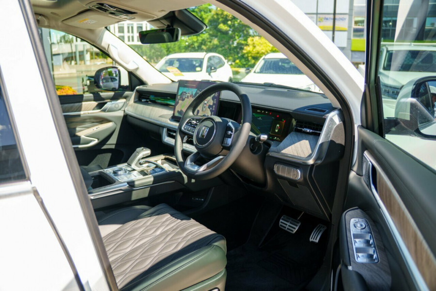 2025 GWM Tank 500 P03 Ultra Hi4-T PHEV SUV Image 16