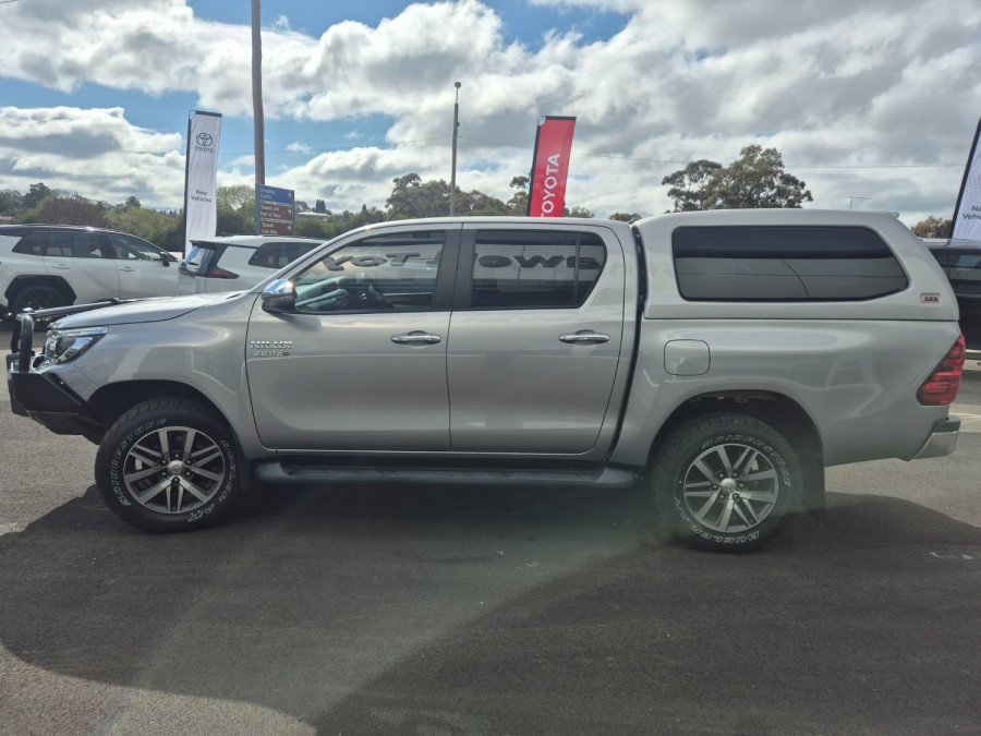 2018 Toyota HiLux  SR5 Double Cab Pick Up Image 7
