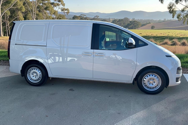 2026 MY27 Hyundai Staria Load US4.V4  Van Image 3
