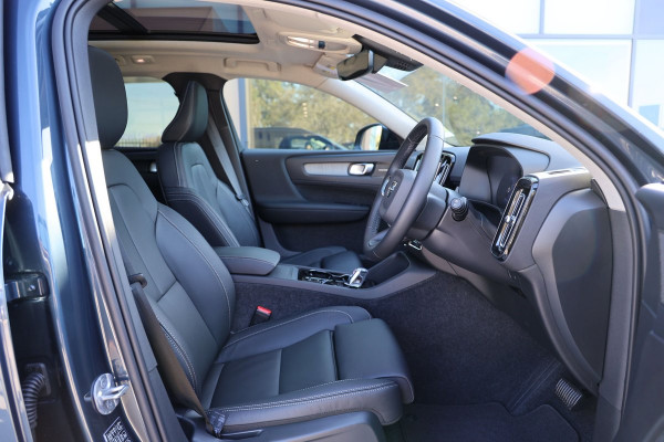 2026 Volvo XC40 XZ Ultra B4 Dark SUV Image 7