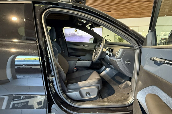 2026 Volvo EX30 Cross Country  Ultra Twin Motor Performance SUV Image 12